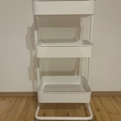 美品ニトリ　高さ調整ができるスチールワゴン　ホワイトの画像