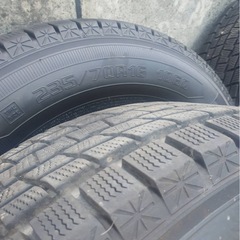 スタッドレス　タイヤ　235/70R16の画像
