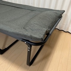 折りたたみ式　簡易ベッド の画像