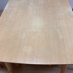 ダイニングテーブル、チェアセットの画像