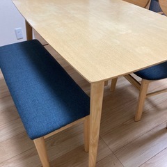 ダイニングテーブル、チェアセットの画像