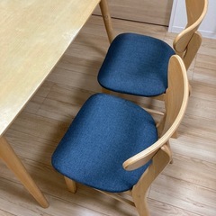 ダイニングテーブル、チェアセットの画像