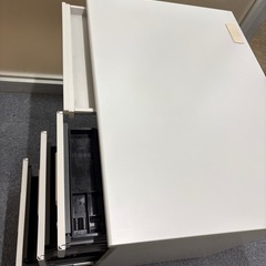 事務用テーブルの画像