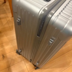 一回使用　美品26インチスーツケース　ボトルホルダー付き　家族旅行　の画像