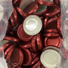 【在庫処分／業務用】100mL 乳白ガラス瓶＋赤キャップ 8,736個 まとめ売り（未使用・食品対応・東京都内引取可）の画像