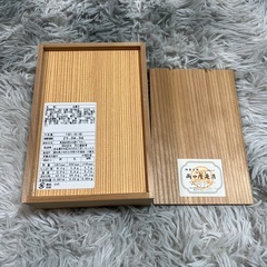 お菓子の空き箱の画像