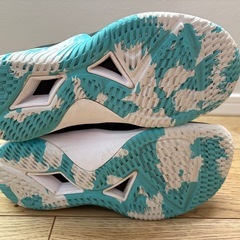 バスケットボールシューズ　asicsの画像