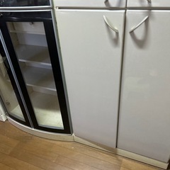 食器棚 2つ バラ売り可の画像