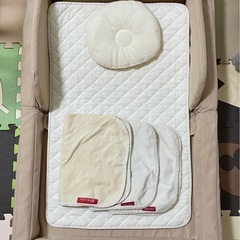 farska ベビーベッドとバウンサーCybexの画像