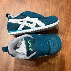 アシックススニーカーの画像