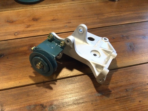 値引きしました　L28 L20 l6エンジン ハコスカ　z ローレル　セドリック　クーラーコンプレッサーブラケット