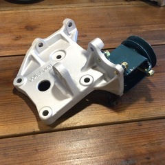L28 L20 l6エンジン ハコスカ　z ローレル　セドリック　クーラーコンプレッサーブラケット
の画像