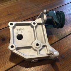 L28 L20 l6エンジン ハコスカ　z ローレル　セドリック　クーラーコンプレッサーブラケット
の画像