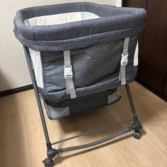 【美品】折りたたみ式ベビーベッドの画像