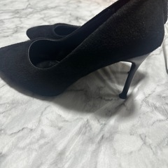 黒パンプスの画像