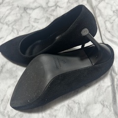 黒パンプスの画像