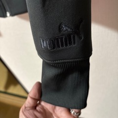 PUMAフルジップパーカーの画像