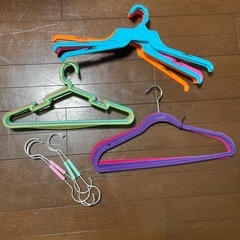 ハンガー まとめ売り 約50本 シンプル カラフル の画像