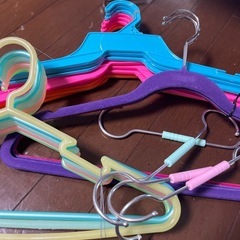 ハンガー まとめ売り 約50本 シンプル カラフル の画像