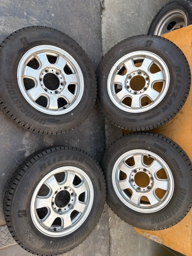 15インチ　（スタッドレスタイヤ）ハイエース4本（LT）