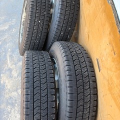15インチ　（スタッドレスタイヤ）ハイエース4本（LT）の画像