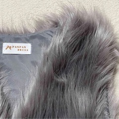 PANPAN DRESS◆フェイクファーベストグレー系の画像