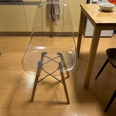 イームズ 椅子の画像