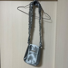 un/neu ギャザーハンドルサテンフラップバッグ　アンノイの画像