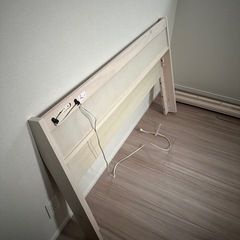 ニトリセミダブルベッドフレームコンセント2つ付きの画像