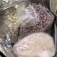 スパンコール　ビーズなどの装飾品の画像