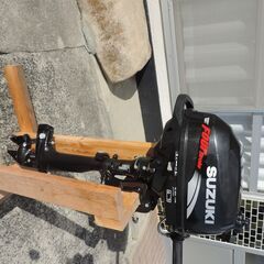 スズキ　DF2（2馬力4スト） 船外機　 平成20年10月製(スタンド付き)の画像