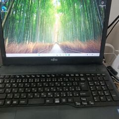 富士通 2019年10月製造モデル　高性能8世代　corei3 高速SSD　メモリ4G CDDVD　USBTypec　カメラ内蔵の画像