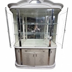 【イタリア家具🇮🇹】照明付きショーケース✨曲げガラスの画像