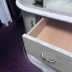 【イタリア家具🇮🇹】照明付きショーケース✨曲げガラスの画像