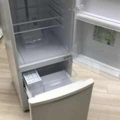 冷蔵庫【配達無料お届け設置出来ます💫都内近郊🚚】✨信頼のPanasonic製✨静音&省エネ設計💫除菌クリーニング済の極美品✨他にも冷蔵庫.洗濯機.電子レンジ.オーブン電子レンジ.炊飯器.テーブル&椅子.机&チェアー.ベット&マットレス.ドレッサーなど多種多様な美品が有ります✨お気軽にお問い合わせ下さい💫の画像