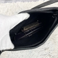 GUCCI グッチ ショルダーバッグ トナイロン レザー GG柄  ロゴ型押し の画像