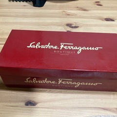 Salvatore Ferragamo (サルバトーレフェラガモ )VARAリボンパンプスの画像