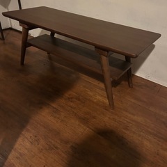 木製テーブルの画像