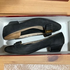 Salvatore Ferragamo(サルバトーレフェラガモ )リボンパンプス ブラックの画像