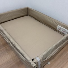 アップリカ　ベビーベット　布団付きの画像