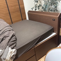 収納付きセミダブルベッドフレームの画像