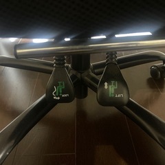 中古品 フルフラットバケットレーシングチェアー リクライニング・フットレストの画像