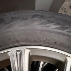ホイール付きスタッドレス16インチの画像