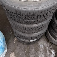 ホイール付きスタッドレス16インチの画像