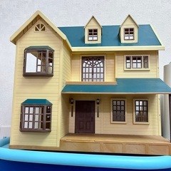 シルバニアファミリー 3階建ての家大きなお家 人形 小物 家具付きの画像