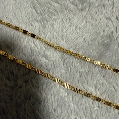 ゴールドネックレスの画像