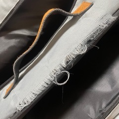 灰色のリュックの画像