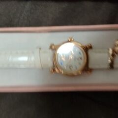 動かない腕時計の画像