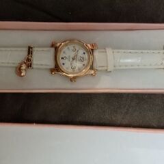 動かない腕時計の画像