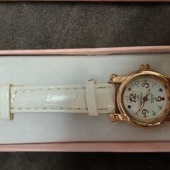 動かない腕時計の画像